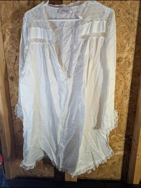 Vintage-Inspired White Lace Trim Tunic Style Top